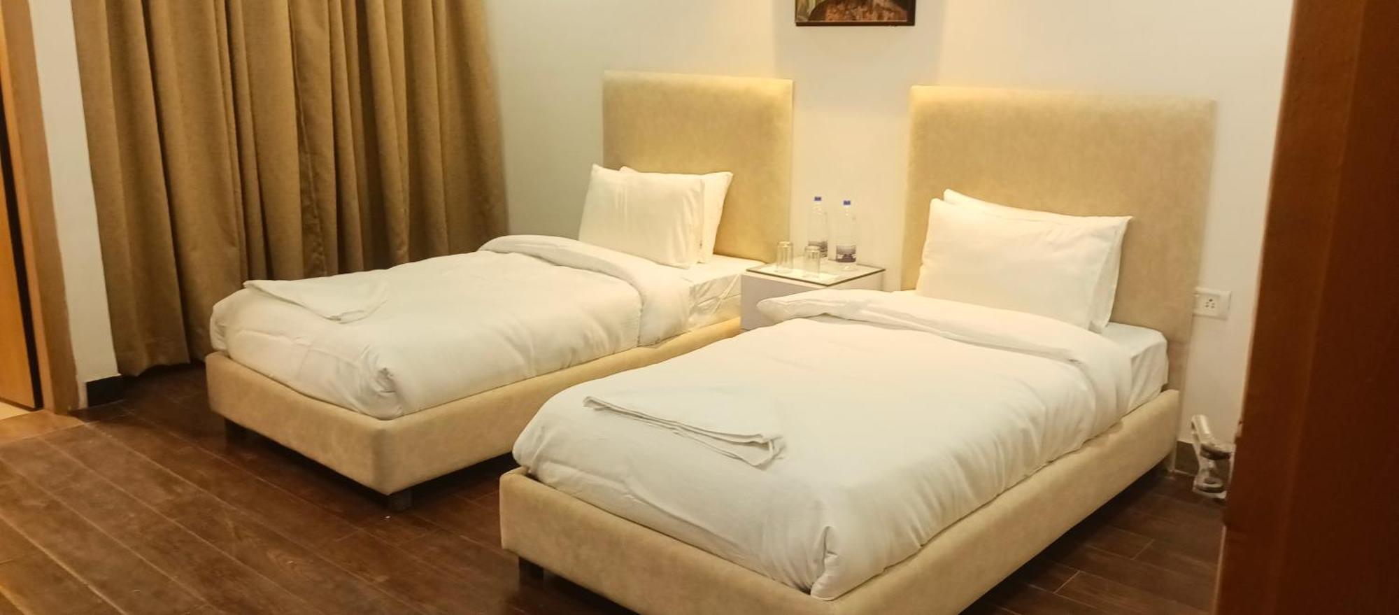 Hotel Elite Sector 45 I Gurgaon Central I Couple Friendly מראה חיצוני תמונה