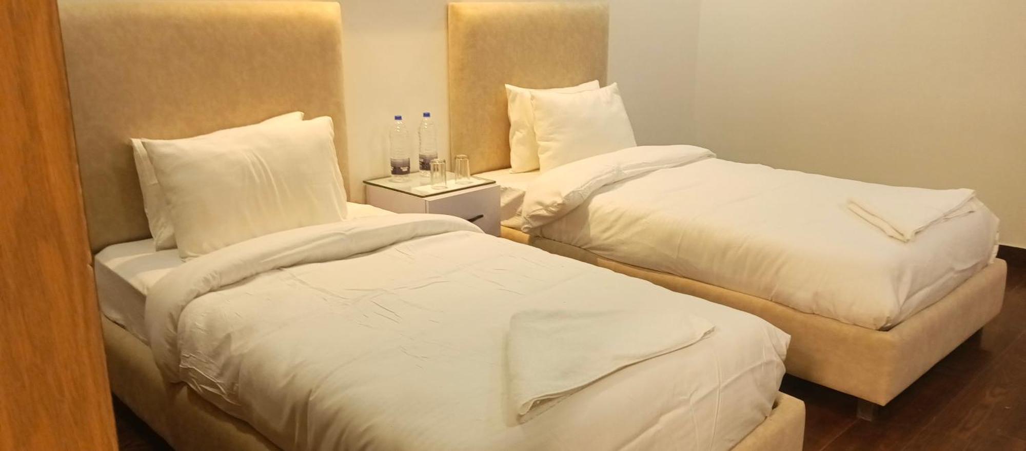 Hotel Elite Sector 45 I Gurgaon Central I Couple Friendly מראה חיצוני תמונה