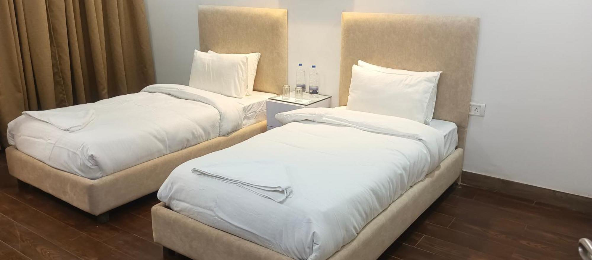 Hotel Elite Sector 45 I Gurgaon Central I Couple Friendly מראה חיצוני תמונה