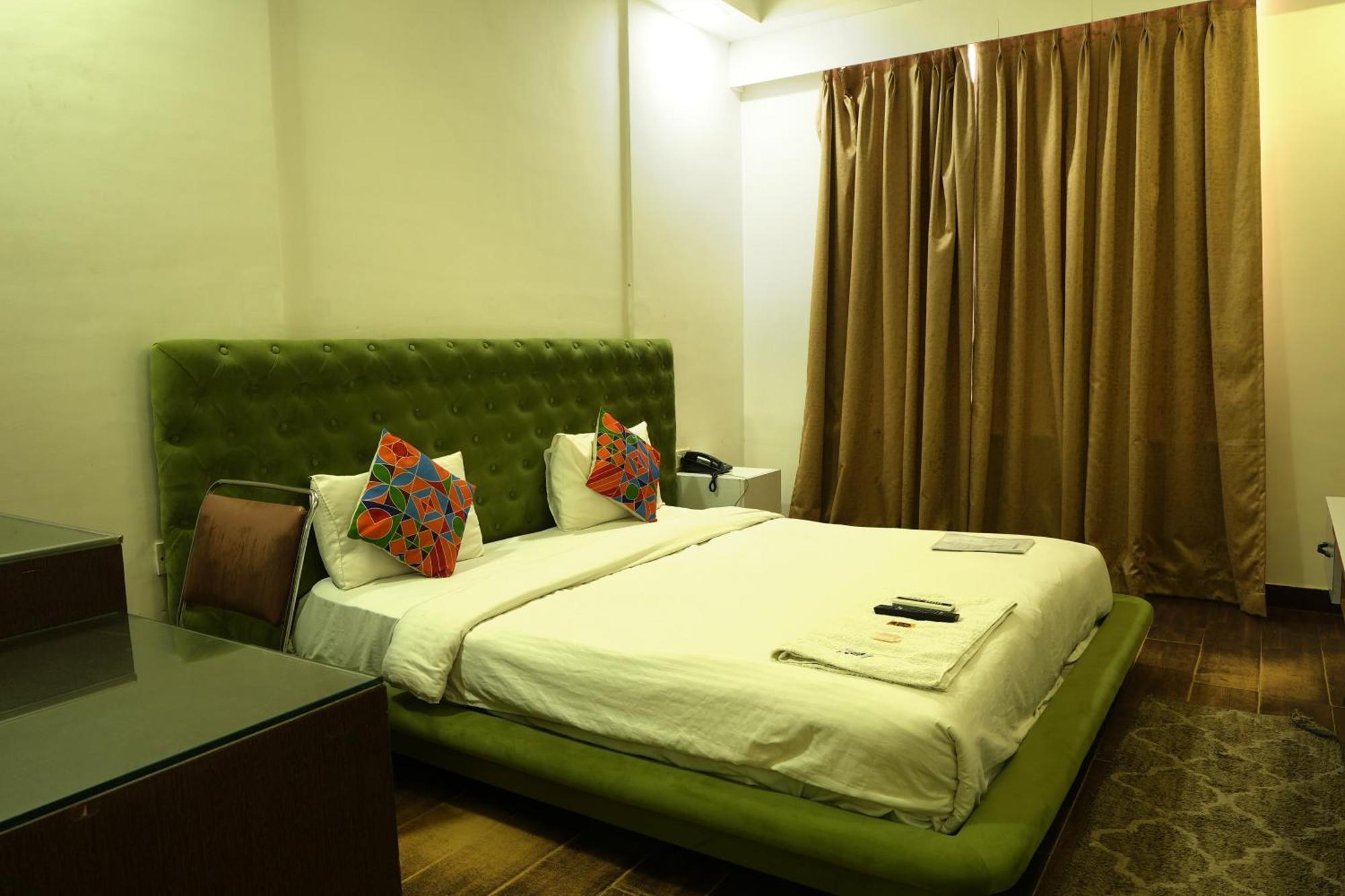 Hotel Elite Sector 45 I Gurgaon Central I Couple Friendly מראה חיצוני תמונה